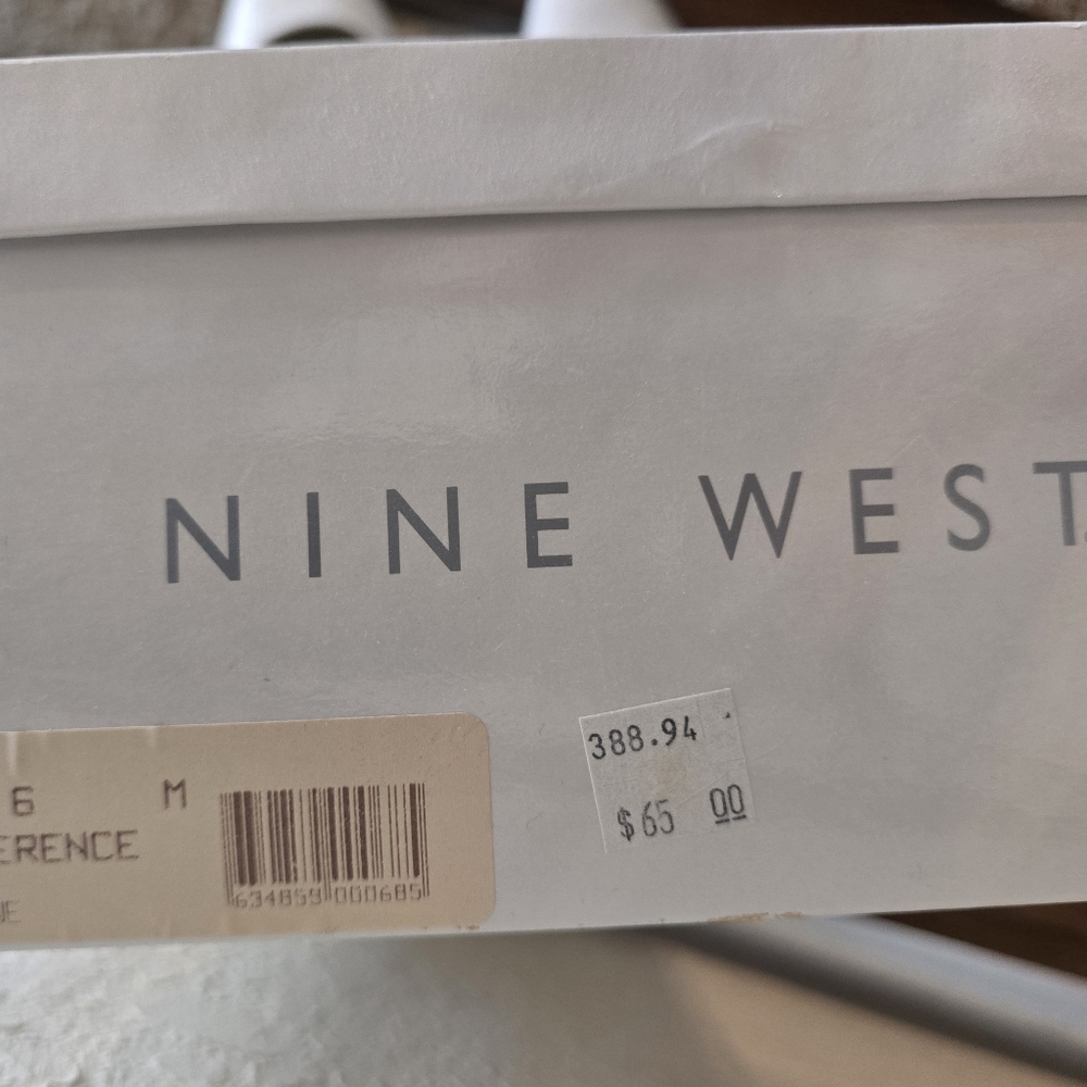 Nine West white leather classic pumps/heels. - Picture 5 of 5